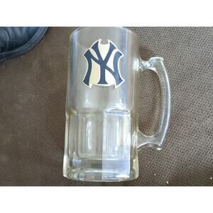 NEW YORK YANKEES LOGO OFFICIAL MAJOR LEAGUE BASEBALL JUMBO BEER MUG heavy glass.